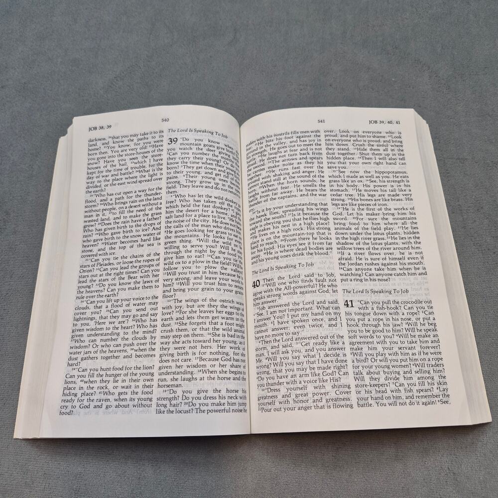 Holy Bible New Life Version Christian Literature Intl 1986 Fifth Printing Book - Picture 8 of 9
